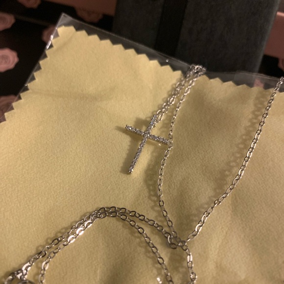 Beautiful Moissanite 0.3 cttw Cross .925 Silver Necklace COA&Luxe Gift Packaging - Picture 4 of 6